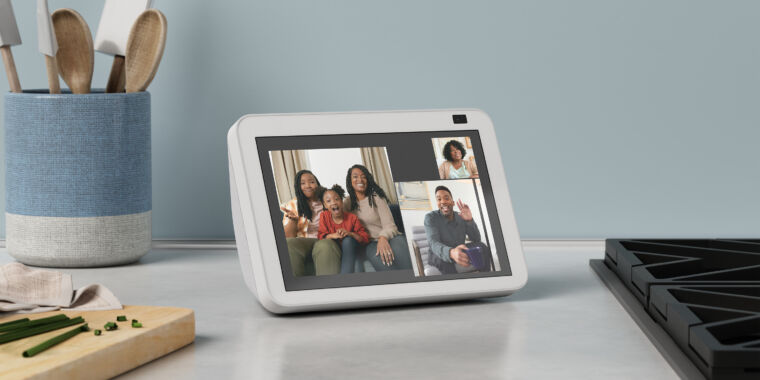 Echo Show 8 Glacier White Group Call