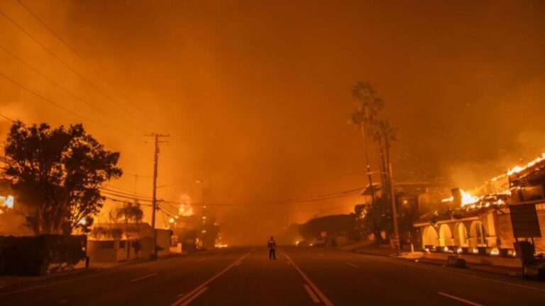 Palisades Fire Jan. 8 2025 Apu Gomes Stringer Getty 1024x576