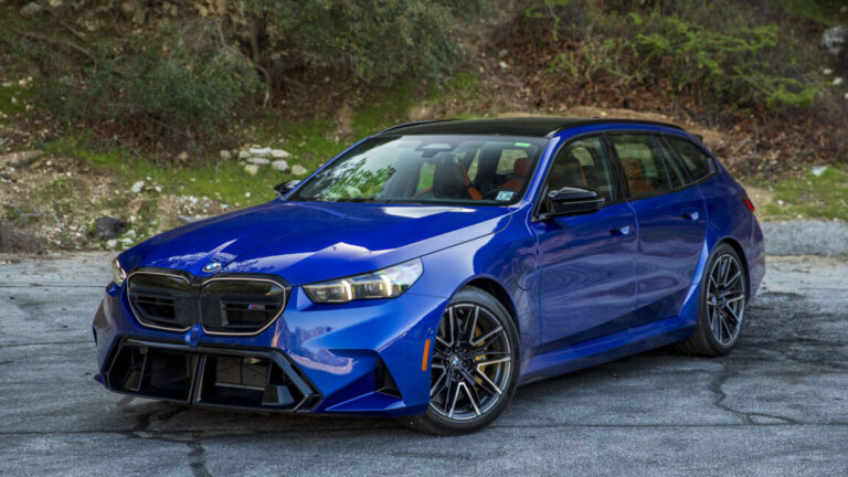 01 2025 BMW M5 Touring 1152x648